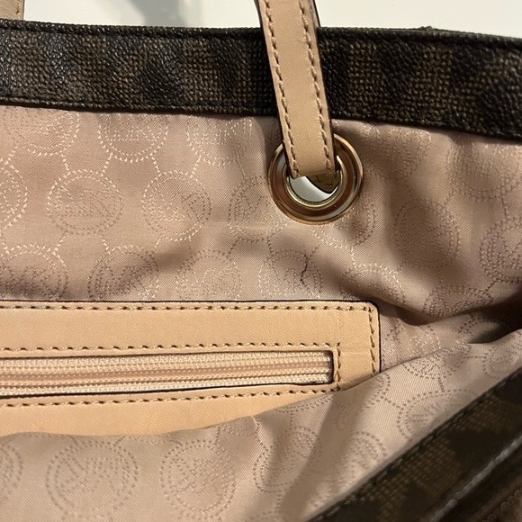 Michael Kors | Jet Set | East West Tote - Picture 6 of 11